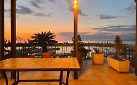 Attico Con Terrazza Sul Porticciolo Turistico Di Vibo Marina